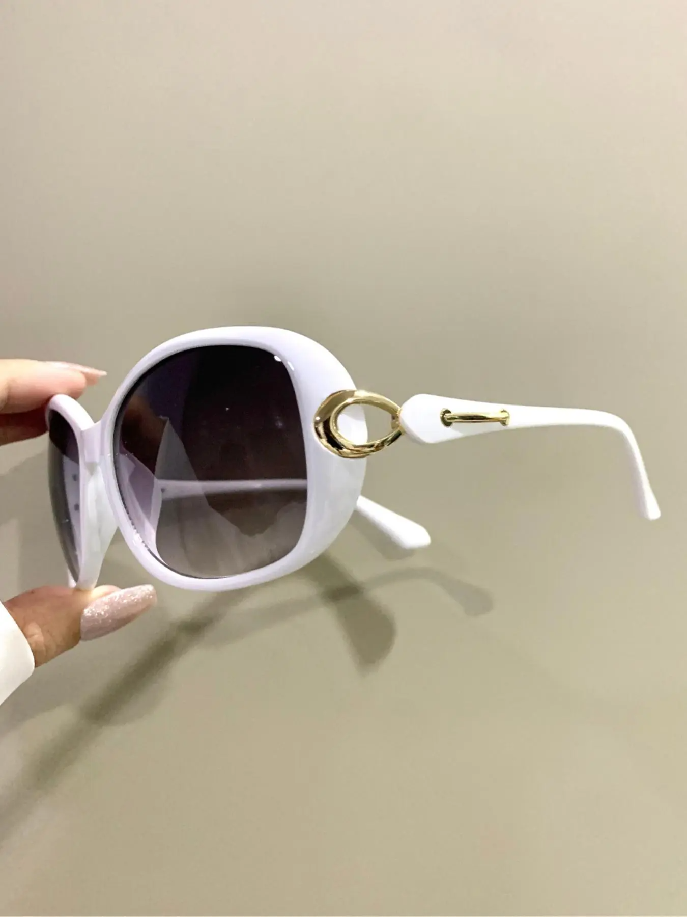 Fashionable Hollow Out Design Glasses for Women & Men