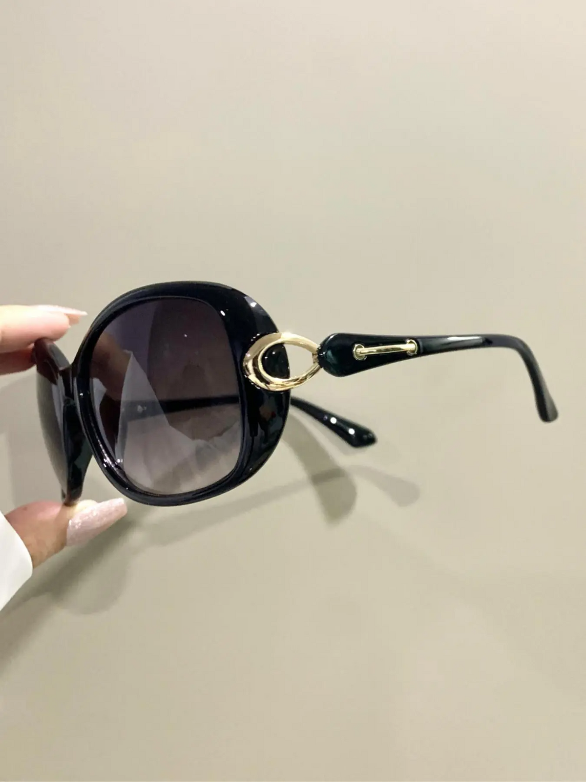 Fashionable Hollow Out Design Glasses for Women & Men
