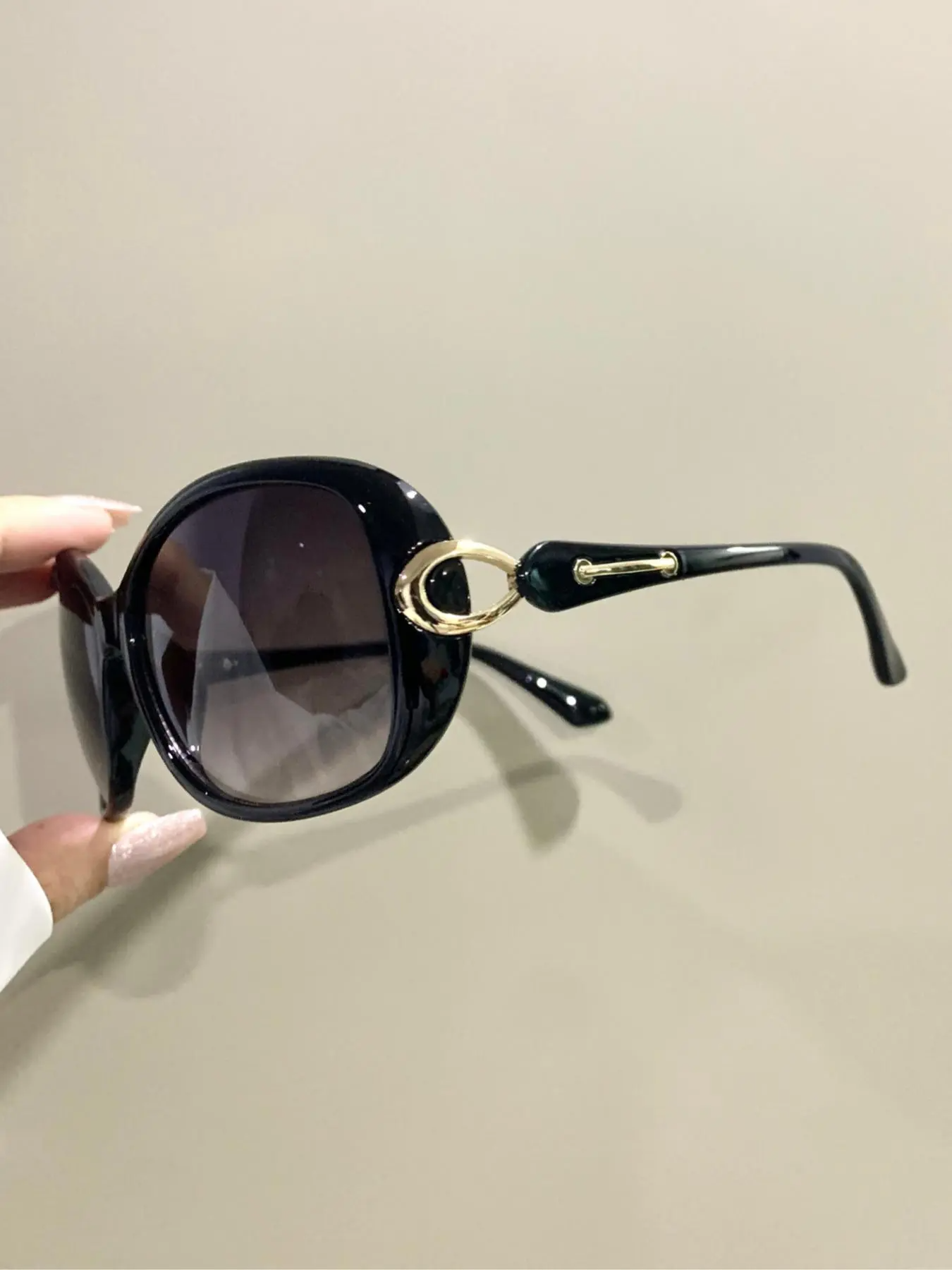 Fashionable Hollow Out Design Glasses for Women & Men
