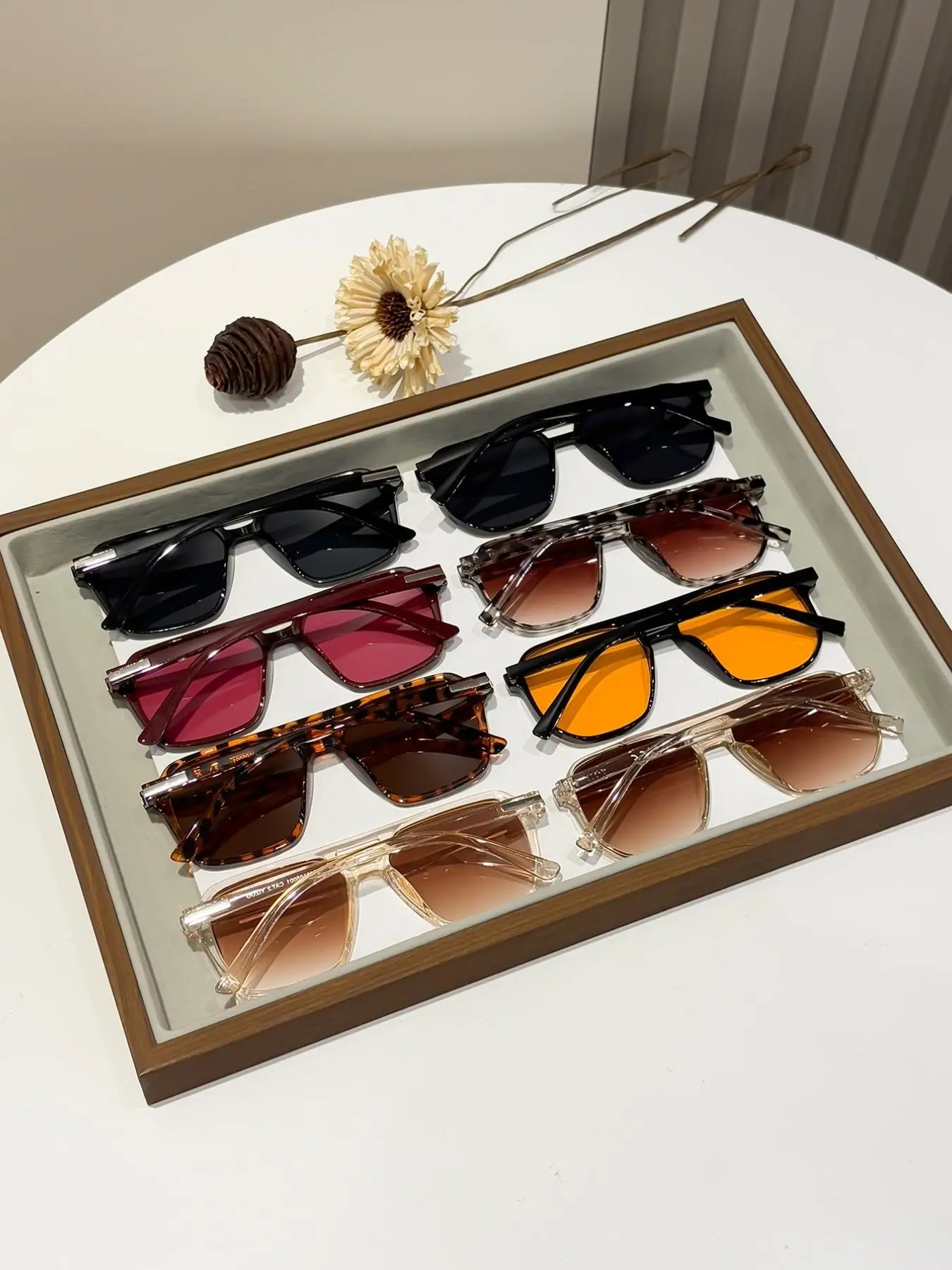 8 Pairs Fashion Pilot Large Frame Summer Sunglasses Set, Ideal for Street Photography