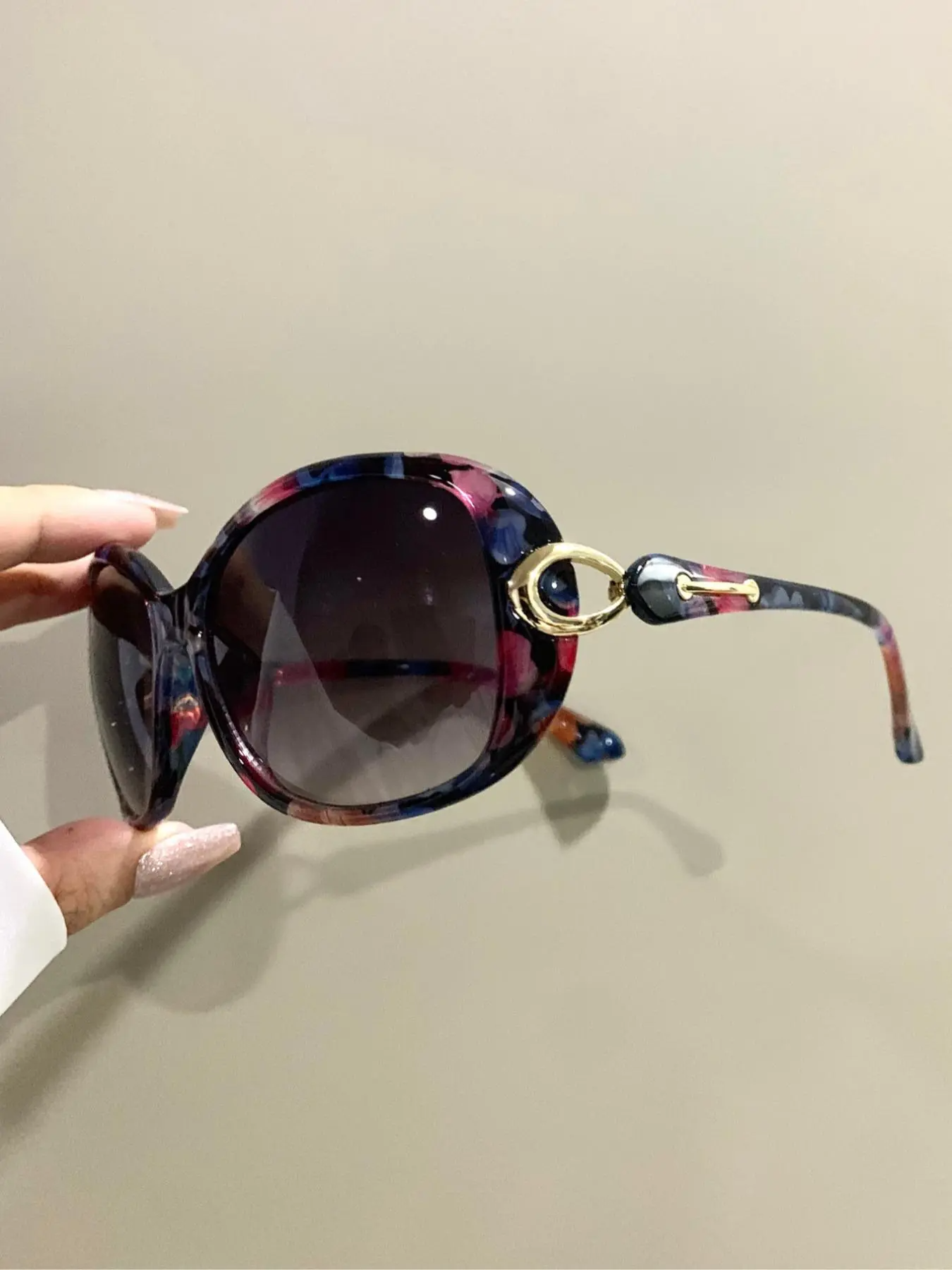 Fashionable Hollow Out Design Glasses for Women & Men