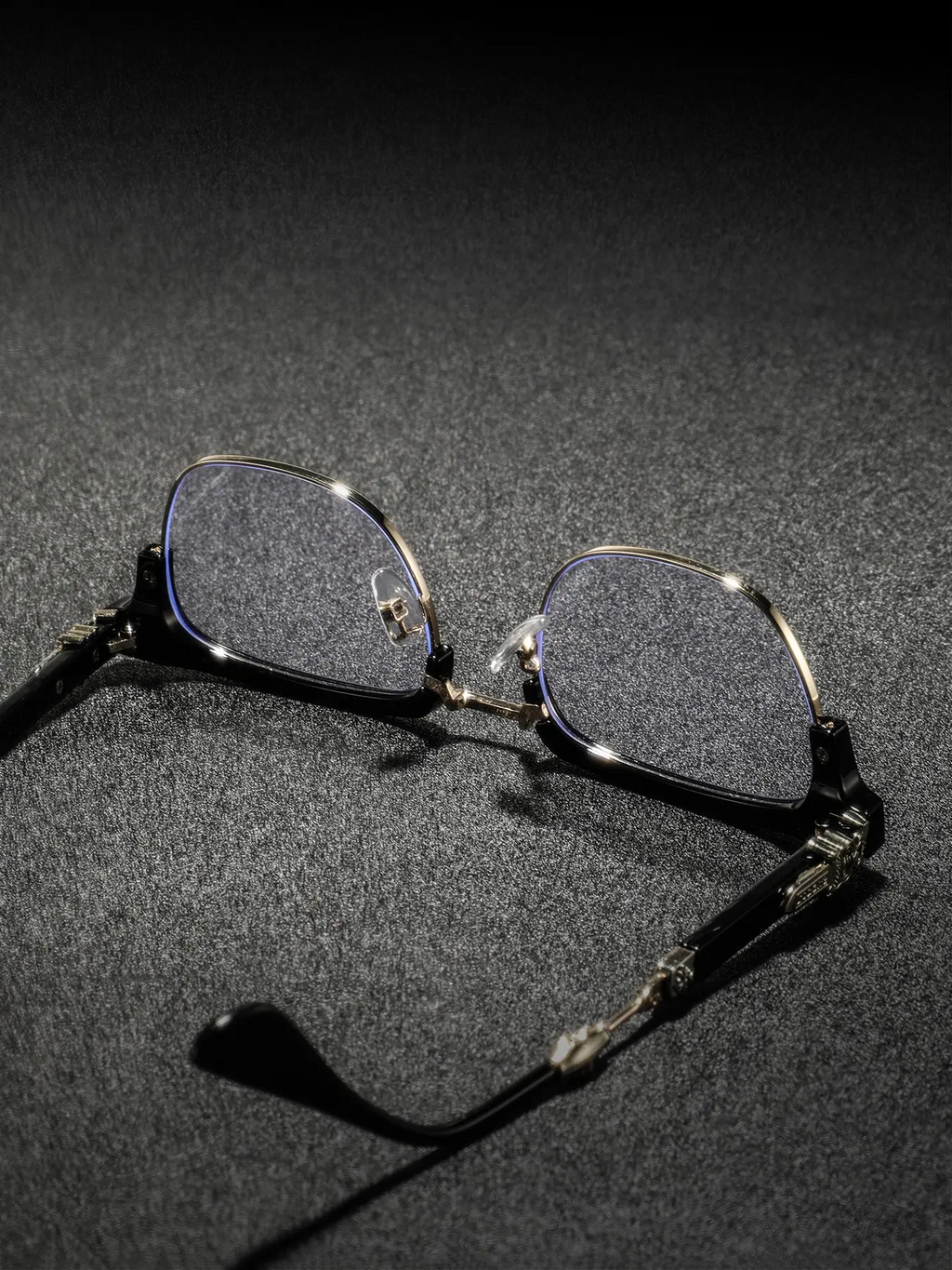 Men's New Metal Half Frame Glasses, High-End Luxury Classic Retro Texture Engraved Eyewear