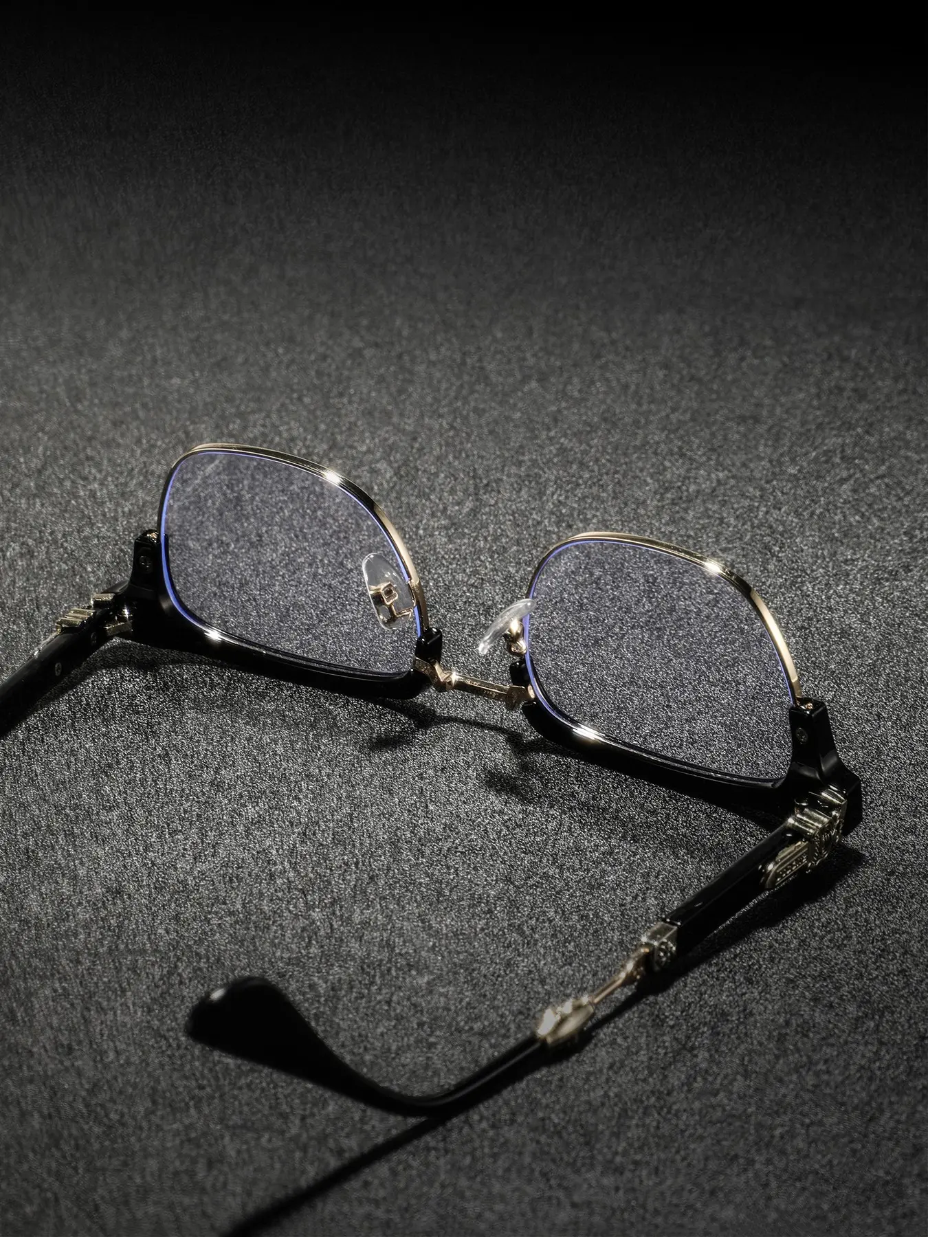 Men's New Metal Half Frame Glasses, High-End Luxury Classic Retro Texture Engraved Eyewear