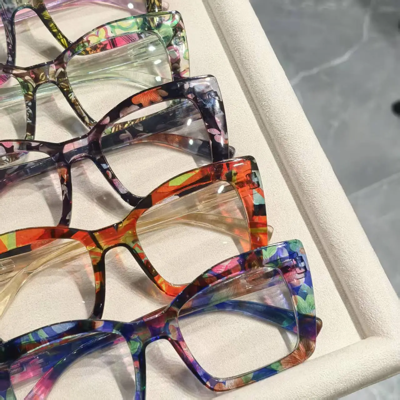 Trendy Large Frame Anti- Light Reading Glasses, Fashion Eyeglasses for Women & Men, Fashion Eyeglasses for Work