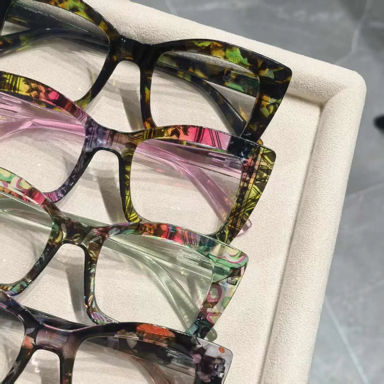 Trendy Large Frame Anti- Light Reading Glasses, Fashion Eyeglasses for Women & Men, Fashion Eyeglasses for Work